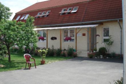 Virágsziget Gondozási Központ